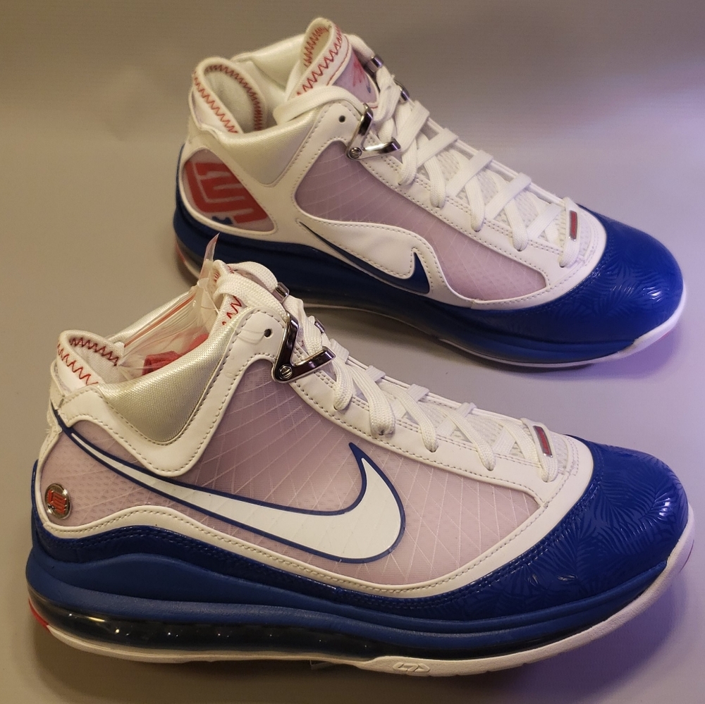 Nike LeBron Vll QS Sz 8.5 DS New in Box